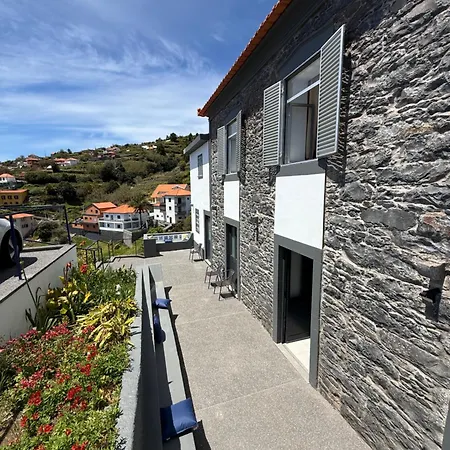 Stone And Soul - Bed In Quadruple In Calheta Hostel Estreito Da Calheta