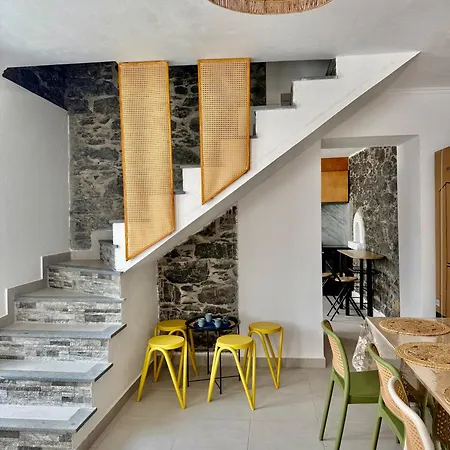 Stone And Soul - Bed In Quadruple In Calheta Hostel
